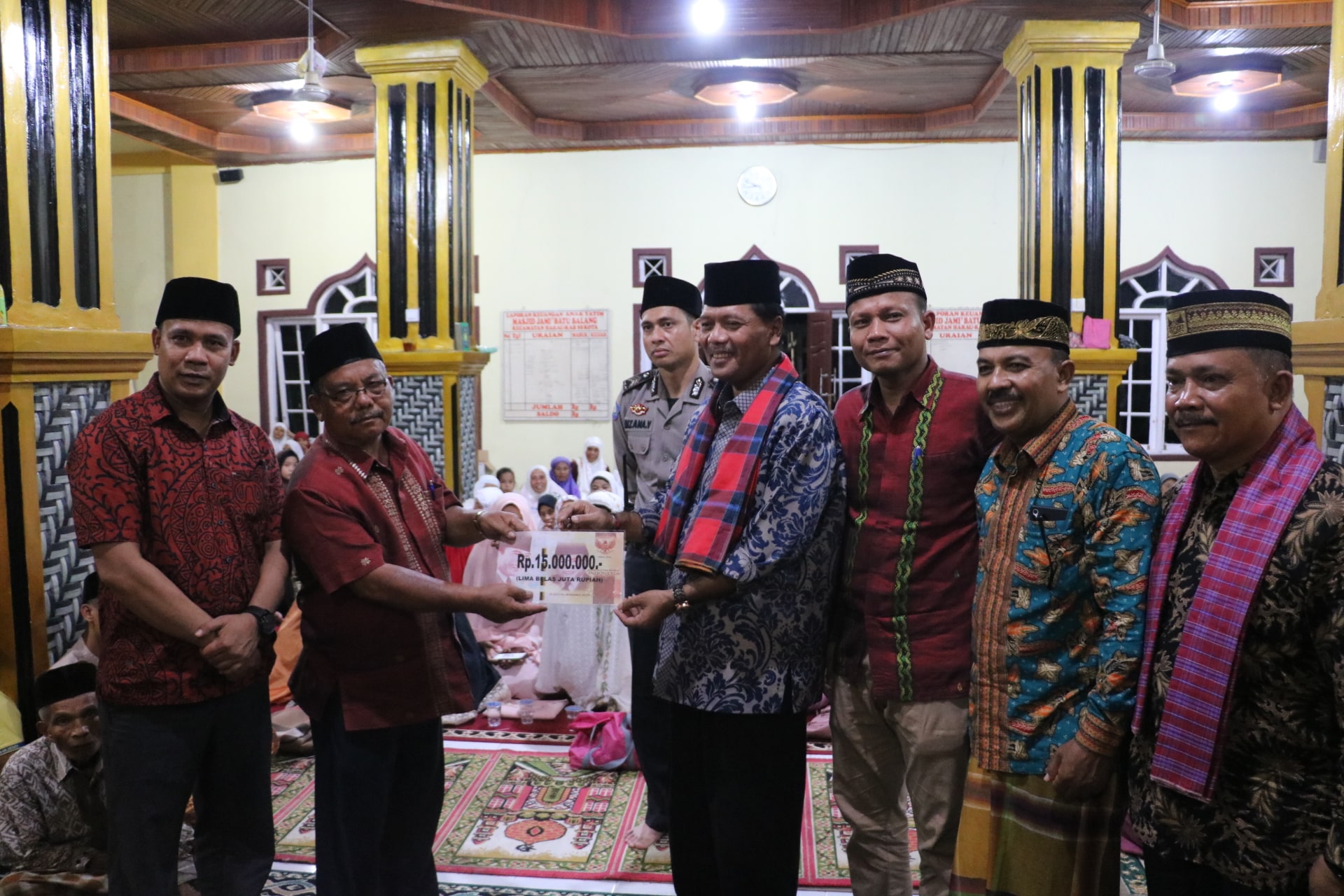 Kunjungi Masjid Jami' Batu Balang, Bupati Ajak Masyarakat Jaga Silaturahmi dan Kekompakan
