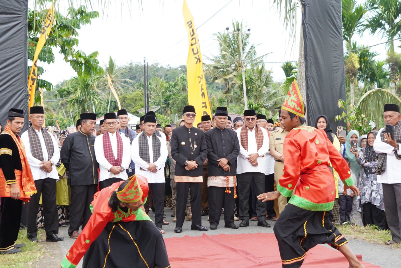 Pasukuan Salo Pitopang Talang Maua Batagak Pangulu, Ketua DPRD Limapuluh Kota Bergelar Dt.Rajo Simarajo